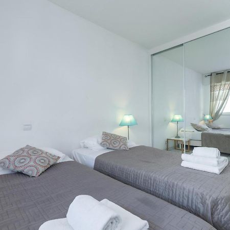 Bright Two Bedroomed Apartment On The Beach In Cannes With Huge Terrace With Fabulous Sea Views - 2001 Екстер'єр фото