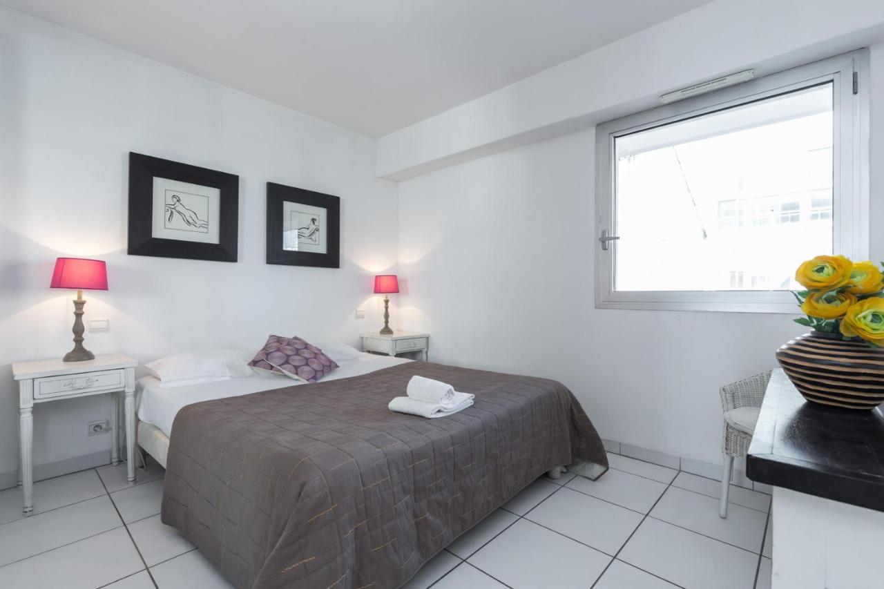 Bright Two Bedroomed Apartment On The Beach In Cannes With Huge Terrace With Fabulous Sea Views - 2001 Екстер'єр фото