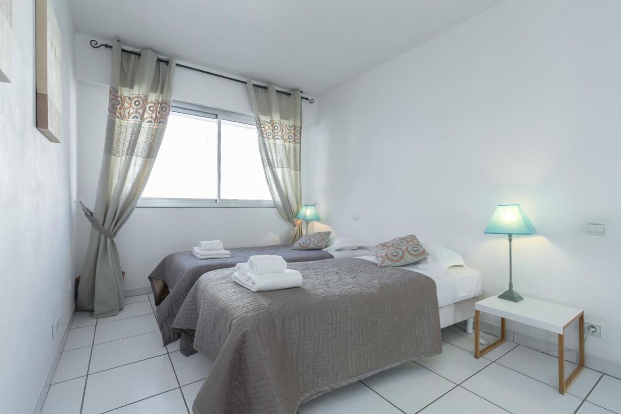 Bright Two Bedroomed Apartment On The Beach In Cannes With Huge Terrace With Fabulous Sea Views - 2001 Екстер'єр фото
